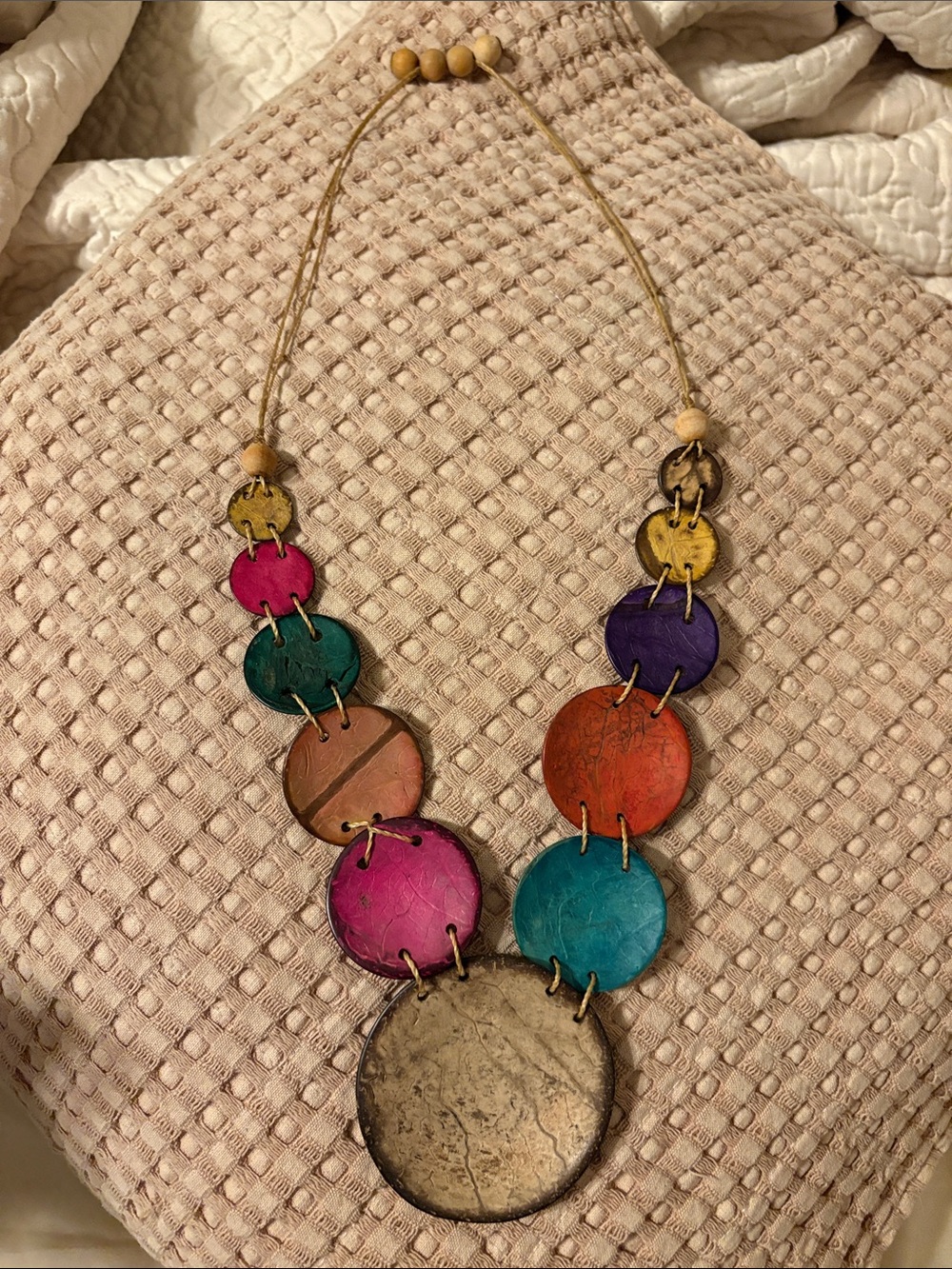 Multicolor Coconut Shell Statement Necklace. - Picture 2 of 3